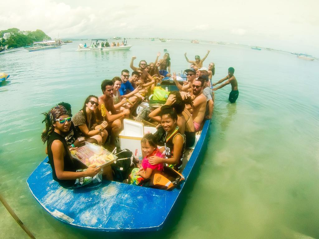 Jeepney Hostel And Kite Resort Balabag  Zewnętrze zdjęcie