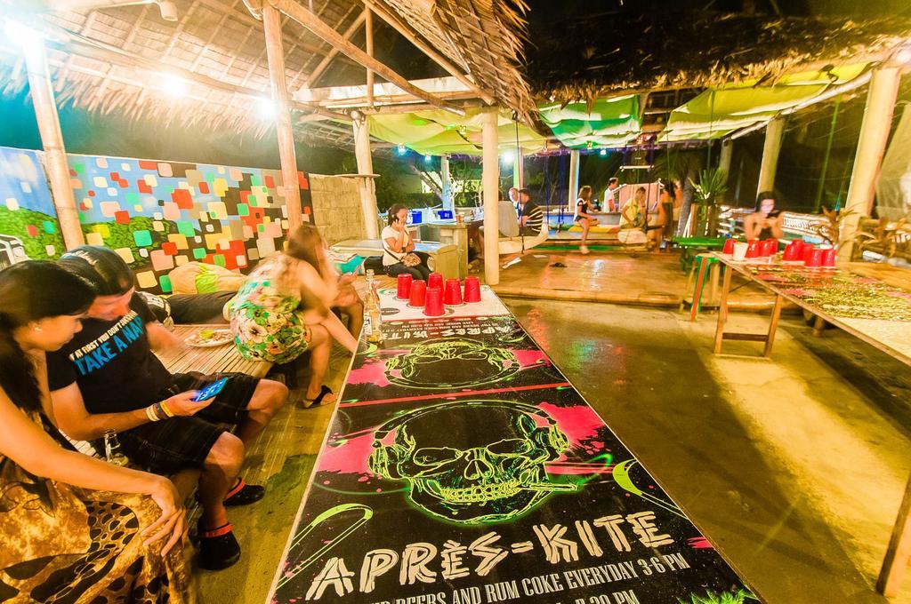 Jeepney Hostel And Kite Resort Balabag  Zewnętrze zdjęcie