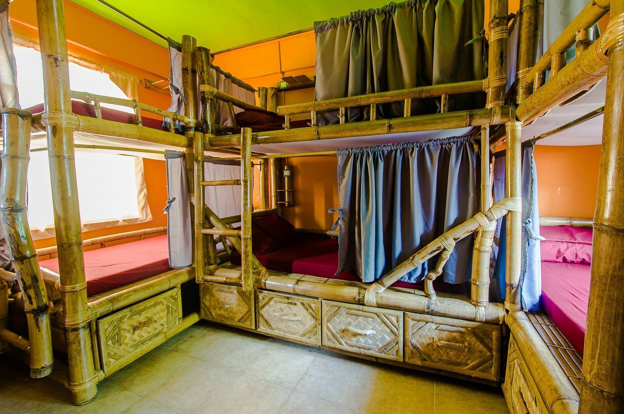 Jeepney Hostel And Kite Resort Balabag  Zewnętrze zdjęcie